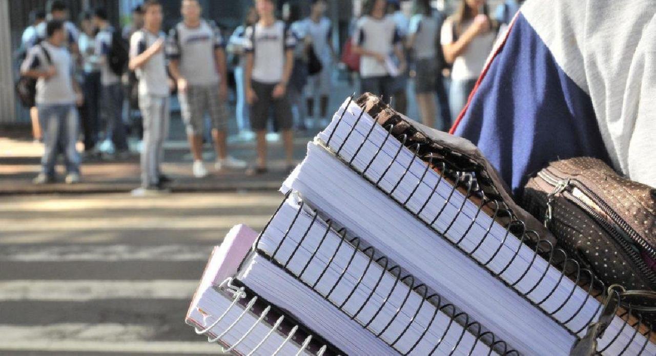 ILHÉUS: PAIS COBRAM REDUÇÃO DA MENSALIDADE EM ESCOLAS PARTICULARES ILHÉUS: PAIS COBRAM REDUÇÃO DA MENSALIDADE EM ESCOLAS PARTICULARES