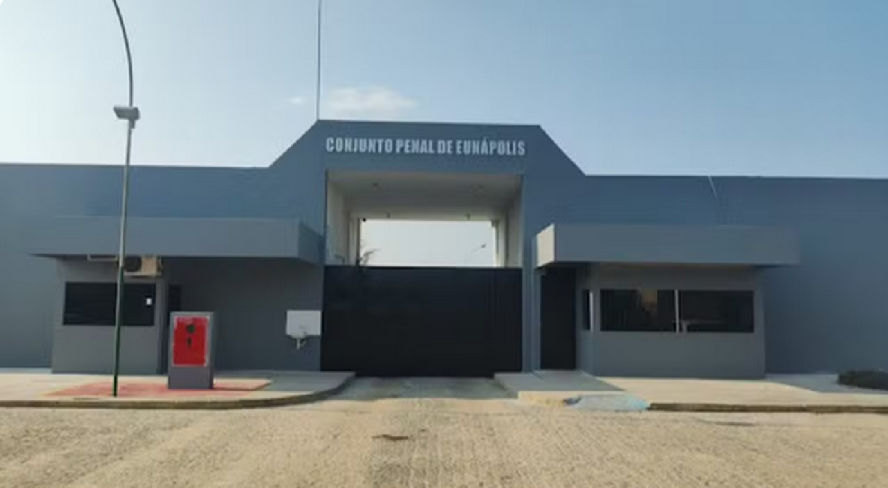 DEZESSEIS DETENTOS FOGEM DE PRESÍDIO NA BAHIA APÓS GRUPO ARMADO INVADIR E TROCAR TIROS COM AGENTES DE SEGURANÇA DEZESSEIS DETENTOS FOGEM DE PRESÍDIO NA BAHIA APÓS GRUPO ARMADO INVADIR E TROCAR TIROS COM AGENTES DE SEGURANÇA