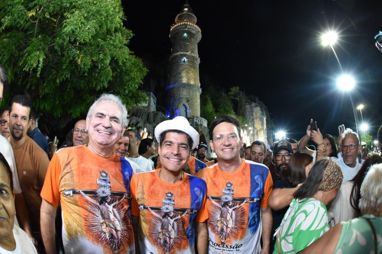NO OESTE, ACM NETO PARTICIPA DA PROCISSÃO DO BOM JESUS DA LAPA E PROJETA DIAS MELHORES PARA A BAHIA 