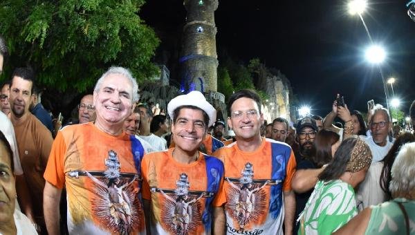 NO OESTE, ACM NETO PARTICIPA DA PROCISSÃO DO BOM JESUS DA LAPA E PROJETA DIAS MELHORES PARA A BAHIA 