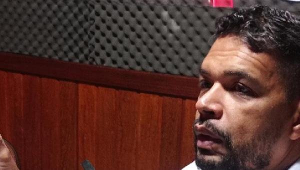 "O PROJETO É MEU, MAS A LEI É DO POVO" DIZ JERBSON MORAES SOBRE LEI QUE REDUZ COBRANÇA DA TARIFA DE ESGOTO DA EMBASA