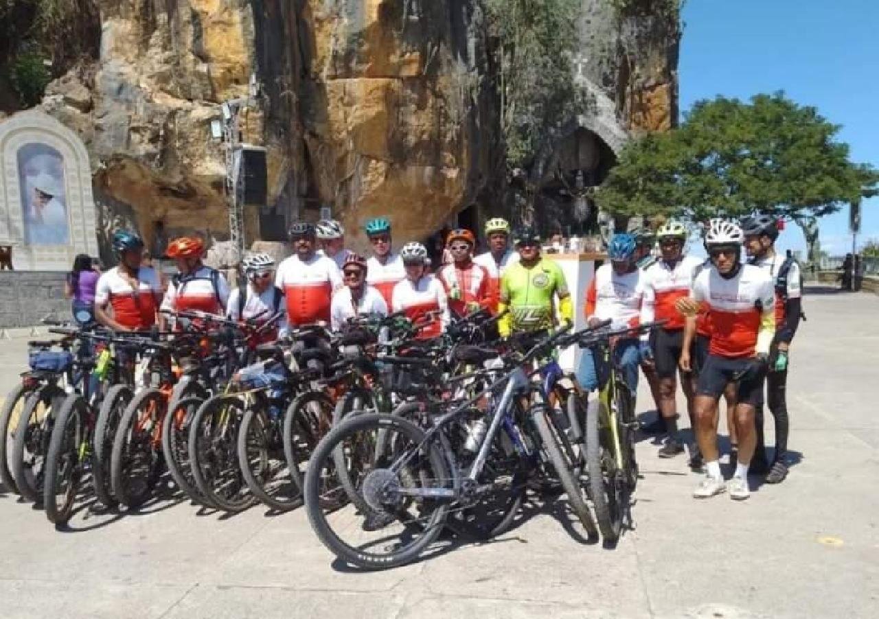 CICLISTAS REALIZAM 35° ROMARIA DE ILHÉUS A BOM JESUS DA LAPA CICLISTAS REALIZAM 35° ROMARIA DE ILHÉUS A BOM JESUS DA LAPA