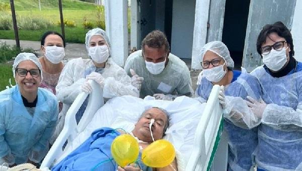 HRCC CELEBRA ANIVERSÁRIO DE PACIENTE INTERNADO NA UTI E CONSOLIDA ATENDIMENTO HUMANIZADO