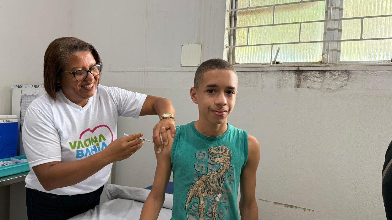 DIA D DA VACINAÇÃO EM ILHÉUS APLICA 1.009 DOSES E ATUALIZA 827 CADERNETAS DE CRIANÇAS E ADOLESCENTES DIA D DA VACINAÇÃO EM ILHÉUS APLICA 1.009 DOSES E ATUALIZA 827 CADERNETAS DE CRIANÇAS E ADOLESCENTES