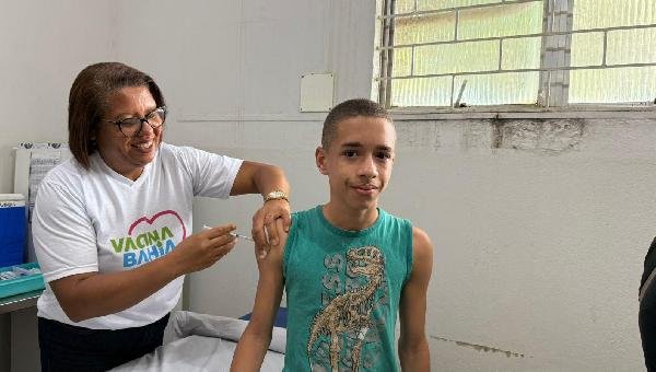 DIA D DA VACINAÇÃO EM ILHÉUS APLICA 1.009 DOSES E ATUALIZA 827 CADERNETAS DE CRIANÇAS E ADOLESCENTES