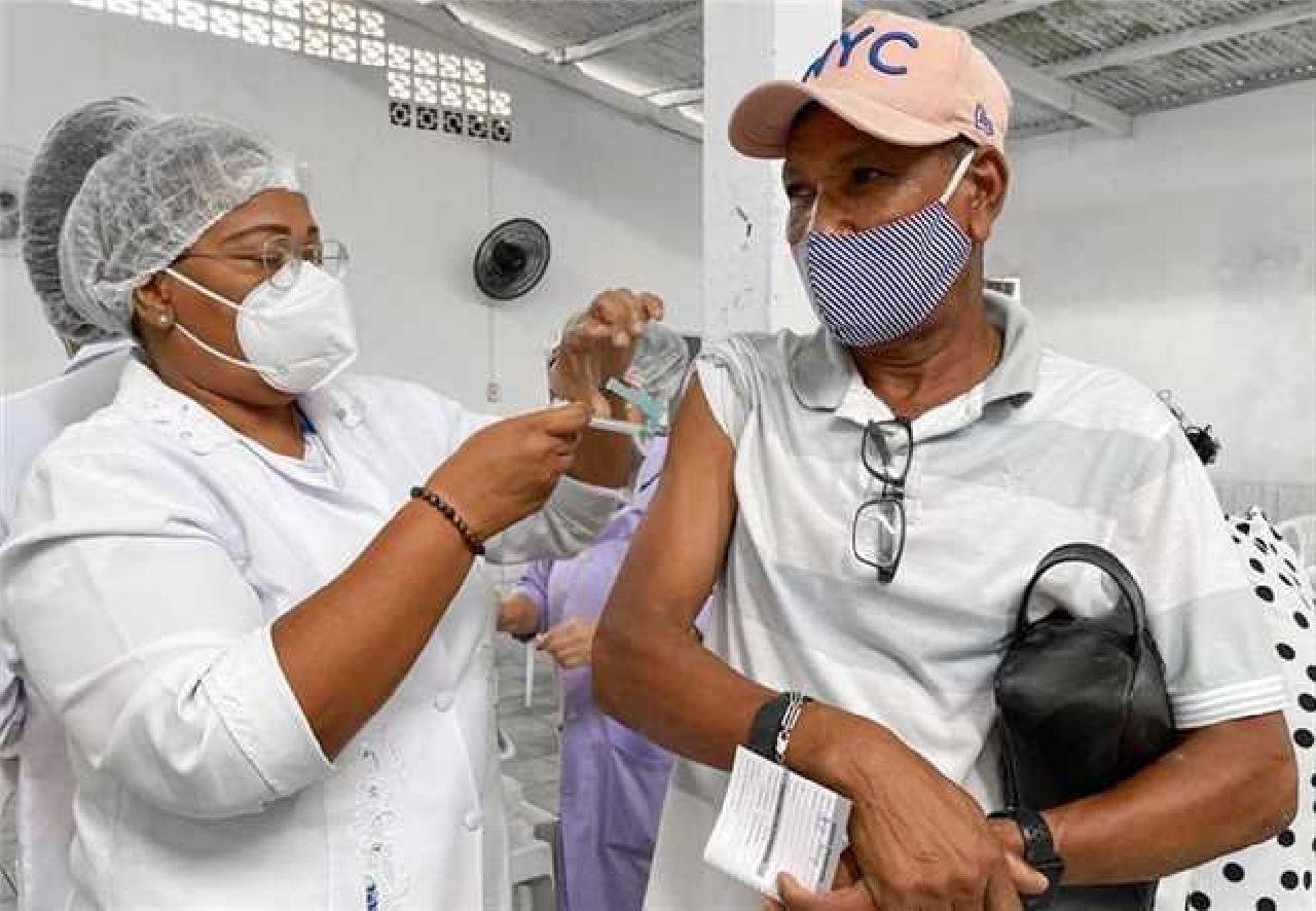 MAIS DE 30 MIL PESSOAS JÁ FORAM VACINADAS EM ILHÉUS MAIS DE 30 MIL PESSOAS JÁ FORAM VACINADAS EM ILHÉUS