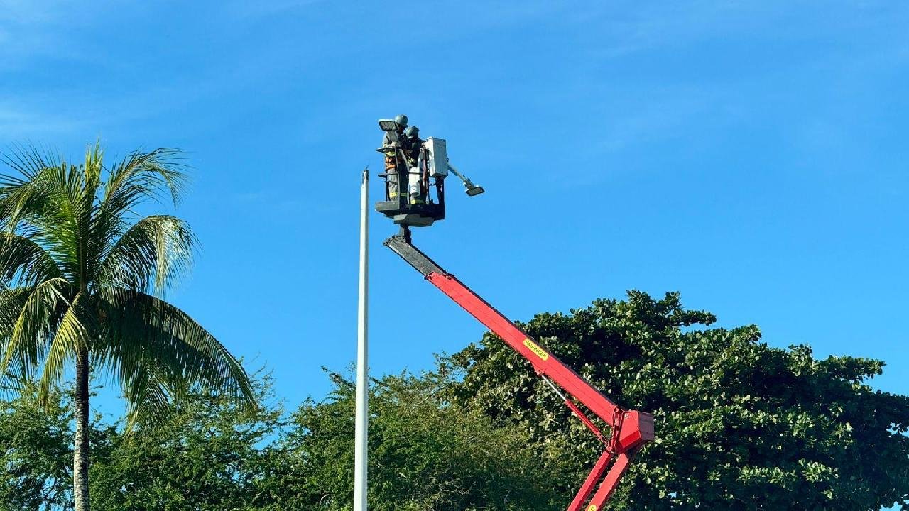 ILHÉUS GANHA NOVA ILUMINAÇÃO NA AVENIDA E PONTE LOMANTO JÚNIOR