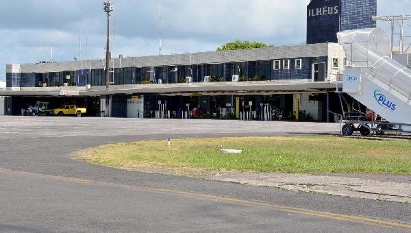 FAMILIARES FICAM SEM INFORMAÇÃO DE VOO NO AEROPORTO DE ILHÉUS 