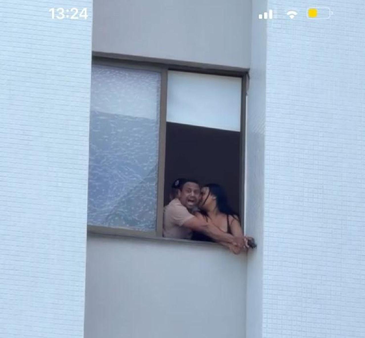 HOMEM EM SURTO É CONTIDO PELA POLÍCIA EM APARTAMENTO DO ILHÉUS HOTEL