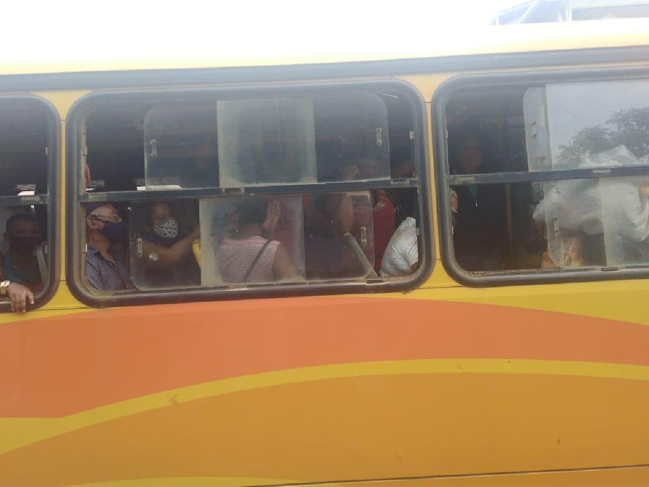 APÓS DIVULGAÇÃO DO SOFRIMENTO DA POPULAÇÃO, PREFEITURA NOTIFICA EMPRESAS DE ÔNIBUS APÓS DIVULGAÇÃO DO SOFRIMENTO DA POPULAÇÃO, PREFEITURA NOTIFICA EMPRESAS DE ÔNIBUS