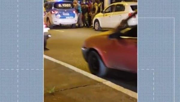 ITABUNA: PM É AGREDIDO E CAI DESACORDADO APÓS RECLAMAR DE COMPORTAMENTO DE GRUPO
