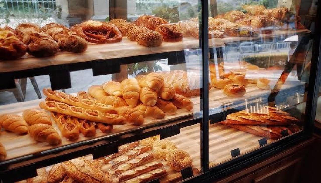 CURSO DE PANIFICAÇÃO E CONFEITARIA COMEÇA A CAPACITAR 60 MULHERES DE ILHÉUS , NESTA SEGUNDA