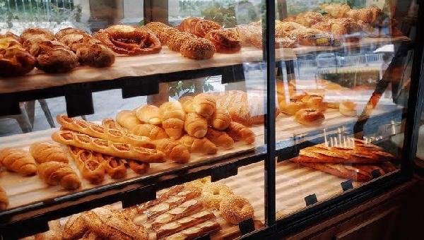 CURSO DE PANIFICAÇÃO E CONFEITARIA COMEÇA A CAPACITAR 60 MULHERES DE ILHÉUS , NESTA SEGUNDA