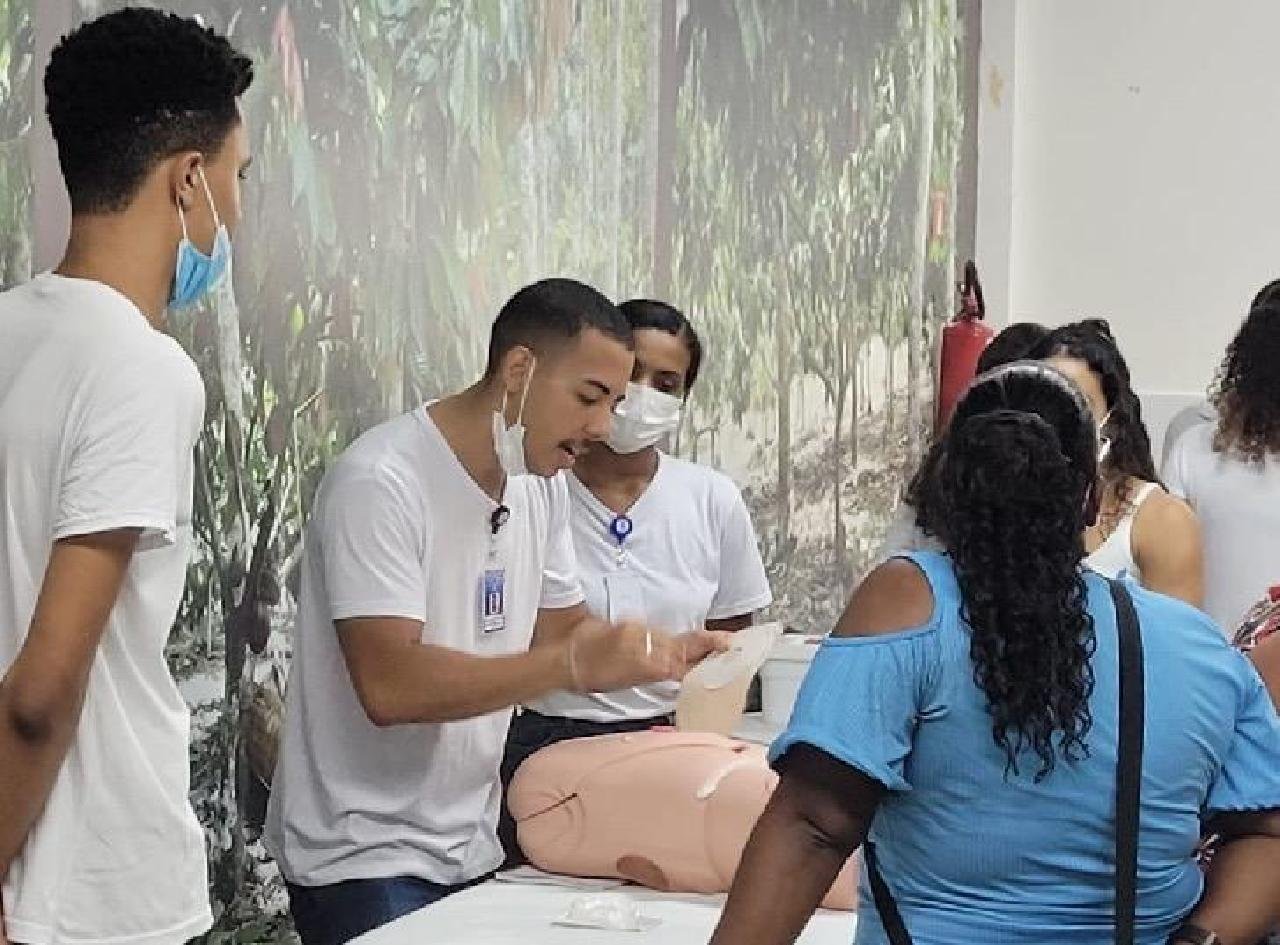 OFICINA REALIZADA NO HOSPITAL COSTA DO CACAU ORIENTA ACOMPANHANTES DE PACIENTES SOBRE OS CUIDADOS PÓS-OPERATÓRIOS OFICINA REALIZADA NO HOSPITAL COSTA DO CACAU ORIENTA ACOMPANHANTES DE PACIENTES SOBRE OS CUIDADOS PÓS-OPERATÓRIOS