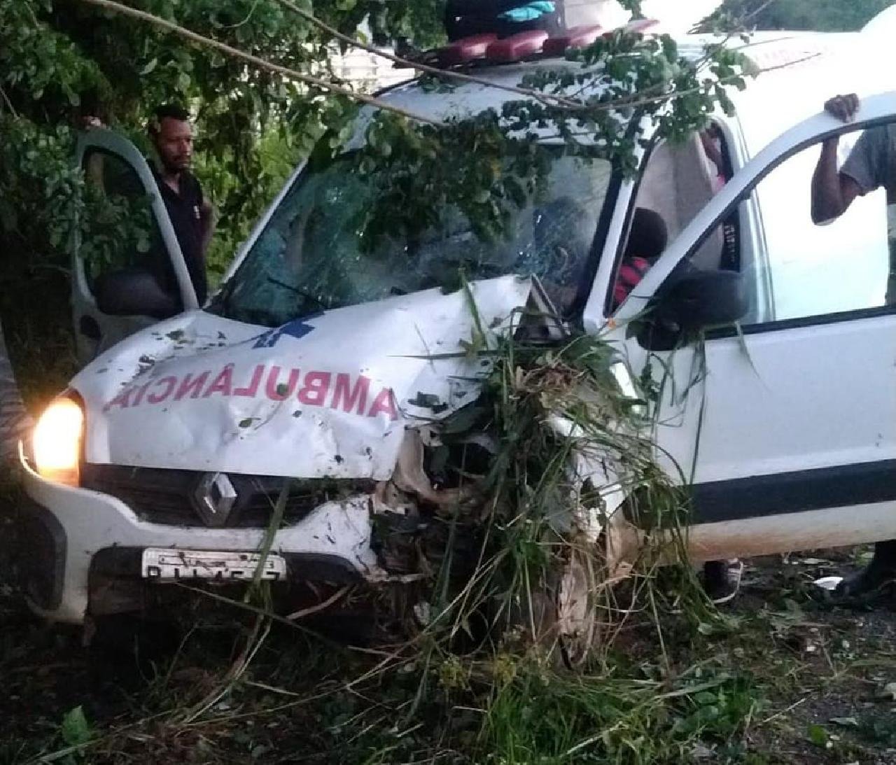 ITABUNA: MULHER GRÁVIDA PERDE BEBÊ APÓS ACIDENTE COM AMBULÂNCIA ITABUNA: MULHER GRÁVIDA PERDE BEBÊ APÓS ACIDENTE COM AMBULÂNCIA