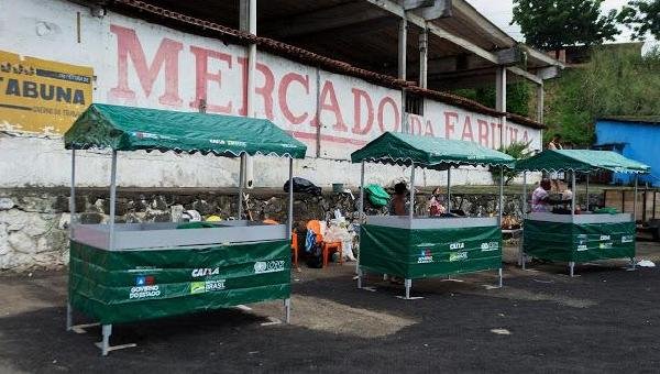 FEIRANTES DE ITABUNA RECEBEM BARRACAS PADRONIZADAS