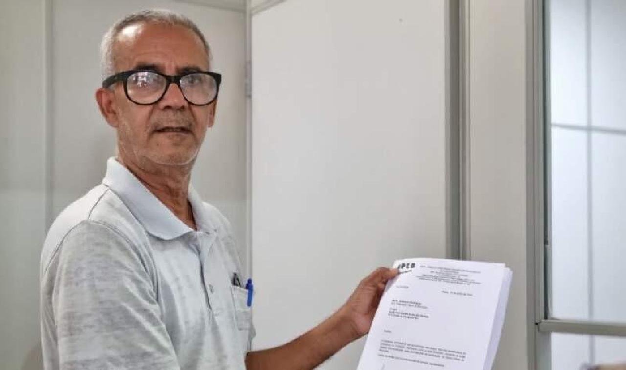 LISTA DE BENEFICIÁRIOS DO FUNDEF É ENTREGUE AO RH DA PREFEITURA DE ILHÉUS PELA APPI LISTA DE BENEFICIÁRIOS DO FUNDEF É ENTREGUE AO RH DA PREFEITURA DE ILHÉUS PELA APPI
