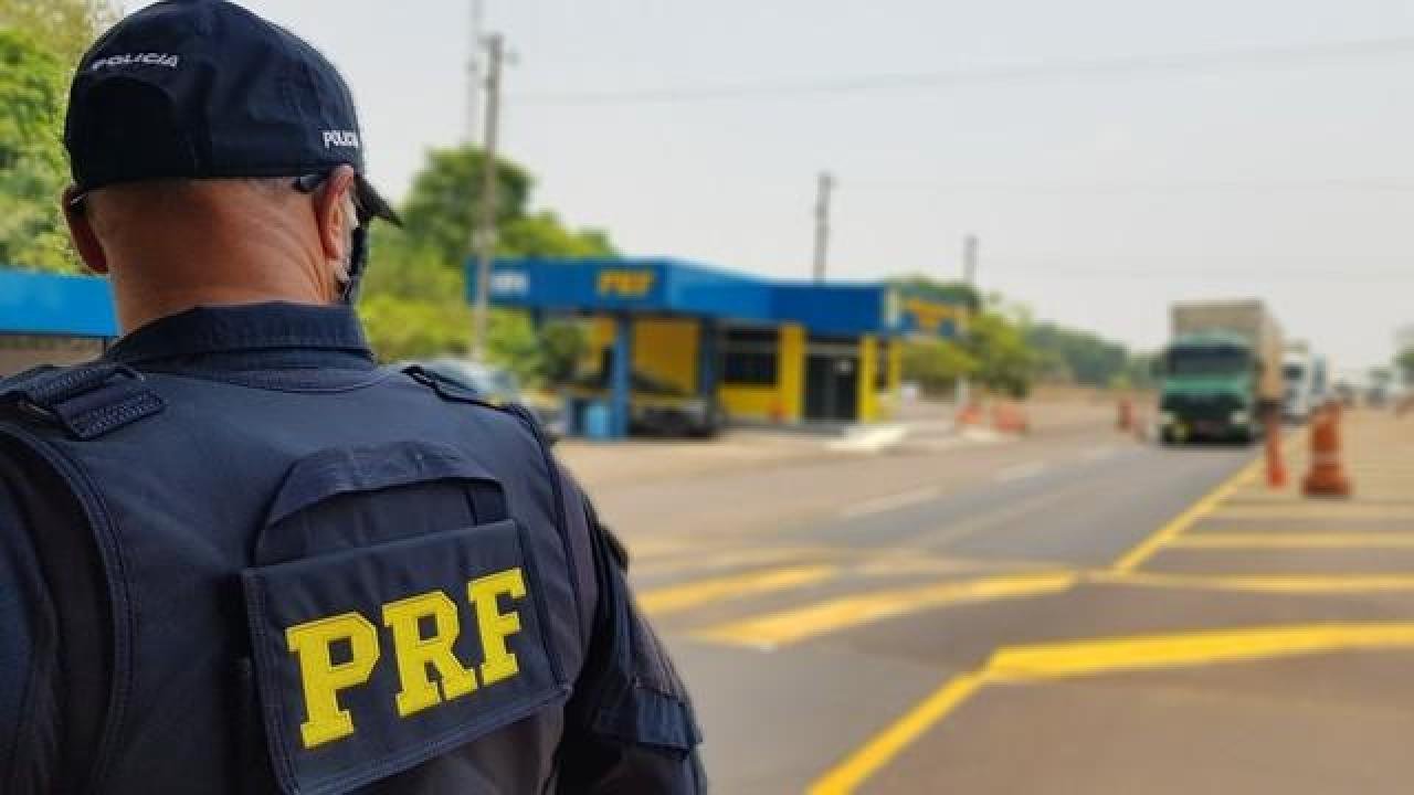 VEÍCULOS DE CARGA TEM RESTRIÇÕES DE TRÁFEGO EM RODOVIAS DURANTE O FERIADÃO VEÍCULOS DE CARGA TEM RESTRIÇÕES DE TRÁFEGO EM RODOVIAS DURANTE O FERIADÃO