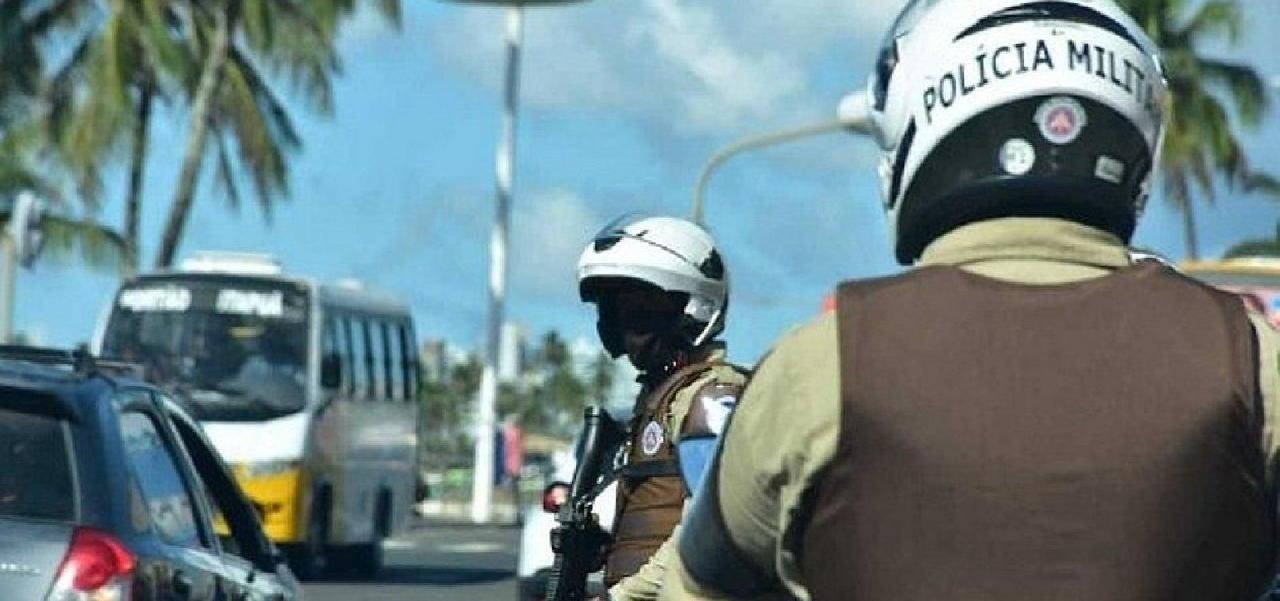 SOLDADOS DO EXÉRCITO BRASILEIRO SÃO PRESOS SUSPEITOS DE ASSALTAREM UMA MULHER EM SALVADOR SOLDADOS DO EXÉRCITO BRASILEIRO SÃO PRESOS SUSPEITOS DE ASSALTAREM UMA MULHER EM SALVADOR