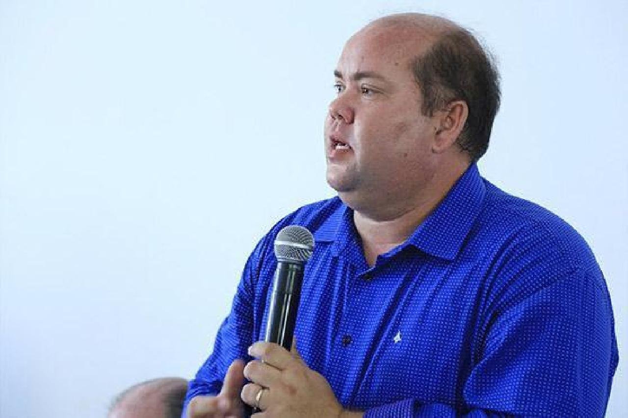 CACÁ APRESENTA PROPOSTAS PARA MANUTENÇÃO DE EMPRESAS E EMPREGOS CACÁ APRESENTA PROPOSTAS PARA MANUTENÇÃO DE EMPRESAS E EMPREGOS