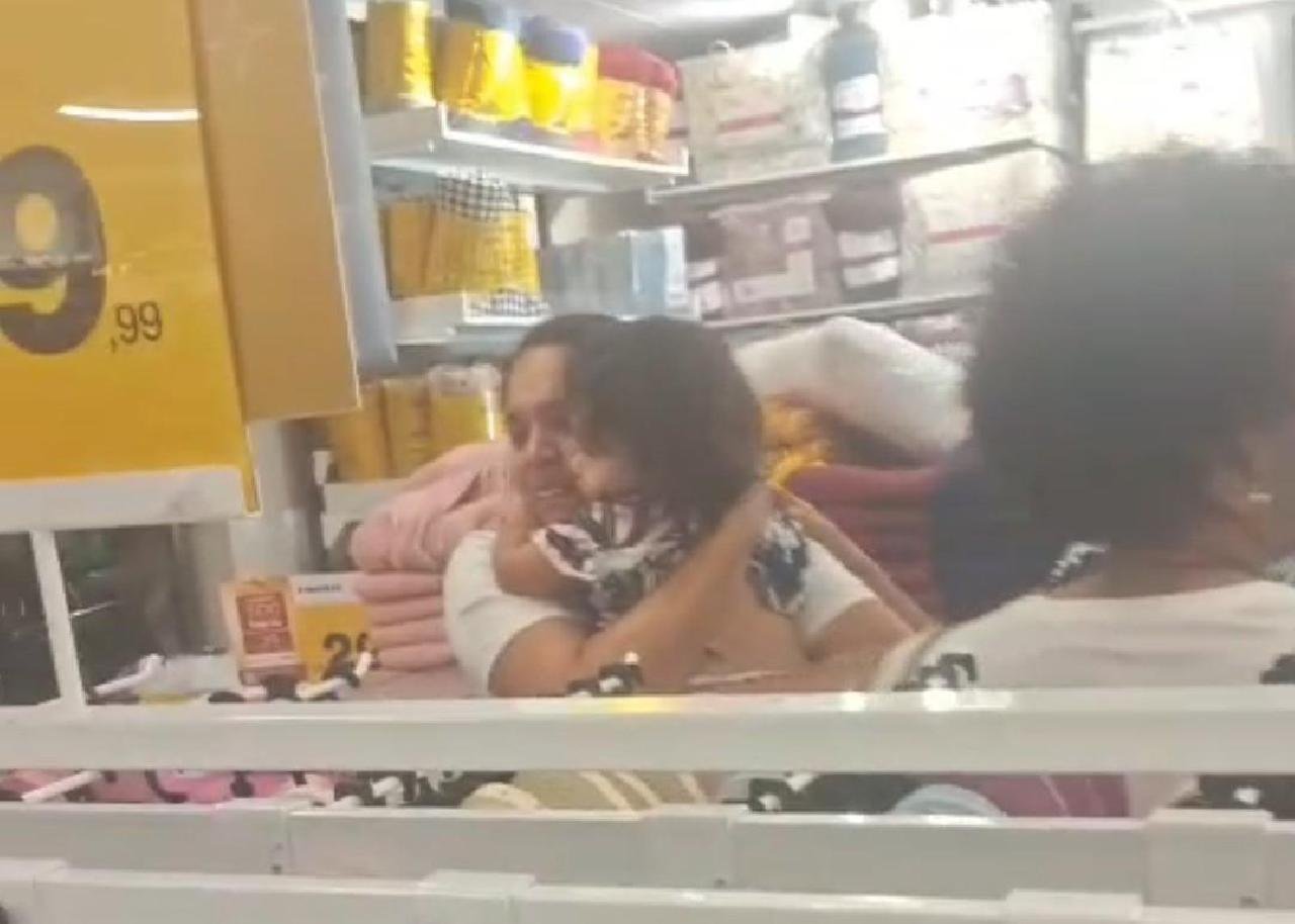 ILHÉUS: CRIANÇA DE 2 ANOS DESAPARECE EM LOJA NO CENTRO E É ENCONTRADA DORMINDO POR FUNCIONÁRIO