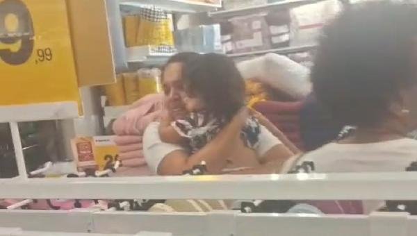 ILHÉUS: CRIANÇA DE 2 ANOS DESAPARECE EM LOJA NO CENTRO E É ENCONTRADA DORMINDO POR FUNCIONÁRIO