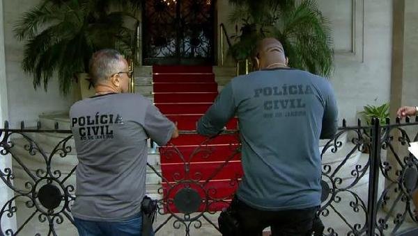 GAROTINHO E ROSINHA SÃO PRESOS EM CASA