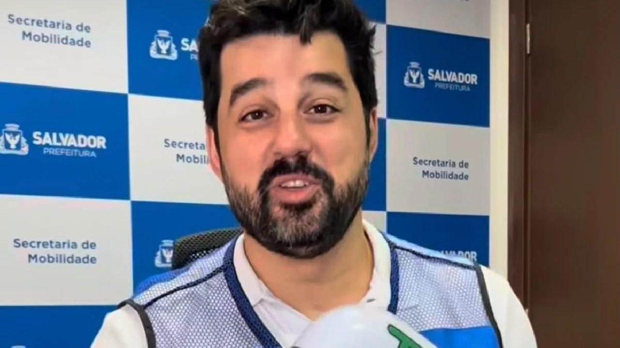 ALVO DE PEDIDO DE PRISÃO, SECRETÁRIO DE SALVADOR ESTÁ EM PARIS