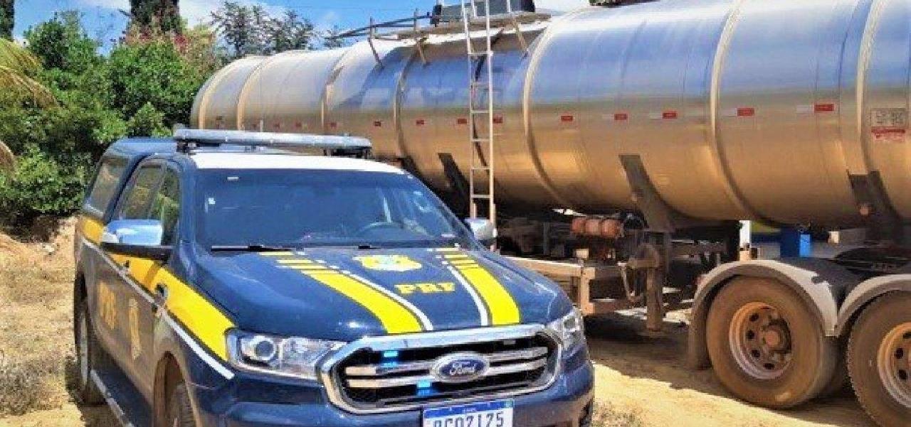PRF APREENDE CARRETA DE COMBUSTÍVEL COM NOTA FISCAL FRAUDADA EM SEABRA PRF APREENDE CARRETA DE COMBUSTÍVEL COM NOTA FISCAL FRAUDADA EM SEABRA