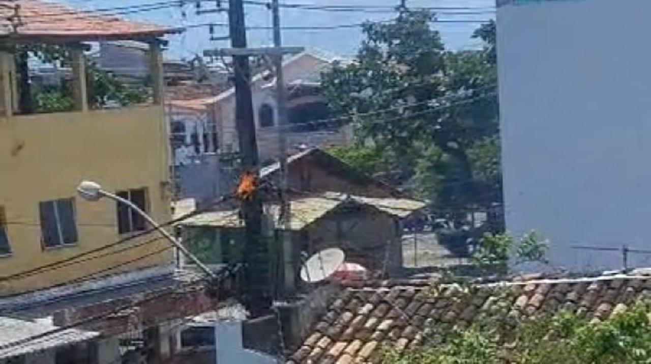 POSTE PEGA FOGO NO PONTAL NA MANHÃ DESTA QUARTA-FEIRA (10)
