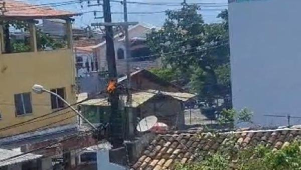 POSTE PEGA FOGO NO PONTAL NA MANHÃ DESTA QUARTA-FEIRA (10)