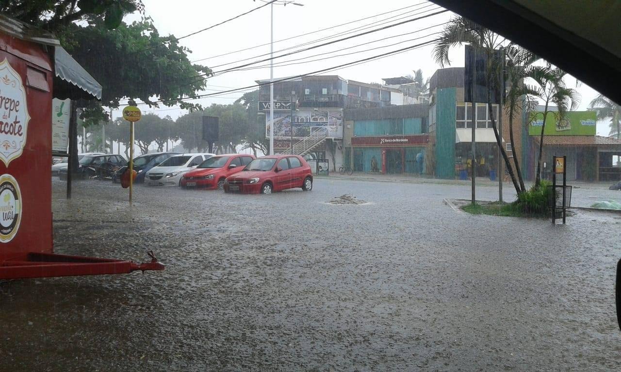 ILHÉUS: APÓS CHOVER 80 MM EM 06 HORAS,  DEFESA CIVIL ALERTA PARA DESLIZAMENTOS