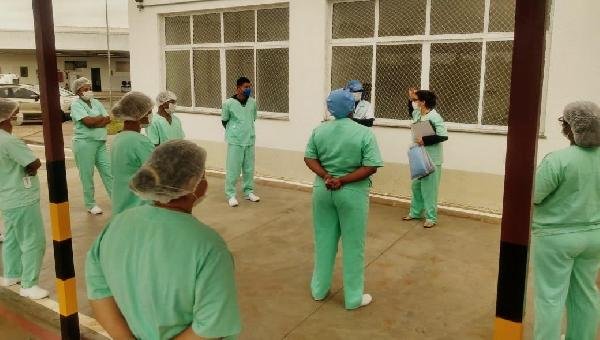 HOSPITAL REGIONAL COSTA DO CACAU REFORÇA DESINFECÇÃO E ATUALIZA TREINAMENTOS PARA EQUIPE