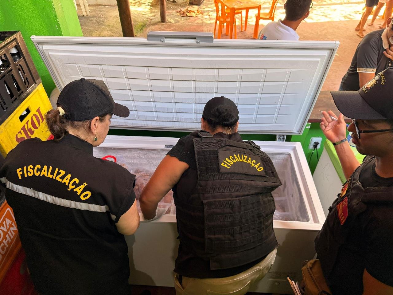 CAMPANHA EDUCATIVA ORIENTA BARRACAS DE PRAIA SOBRE DIREITOS DO CONSUMIDOR EM ILHÉUS 