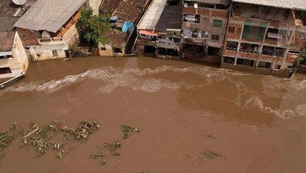 HOMEM TENTA ATRAVESSAR ENXURRADA E MORRE AFOGADO EM ILHÉUS