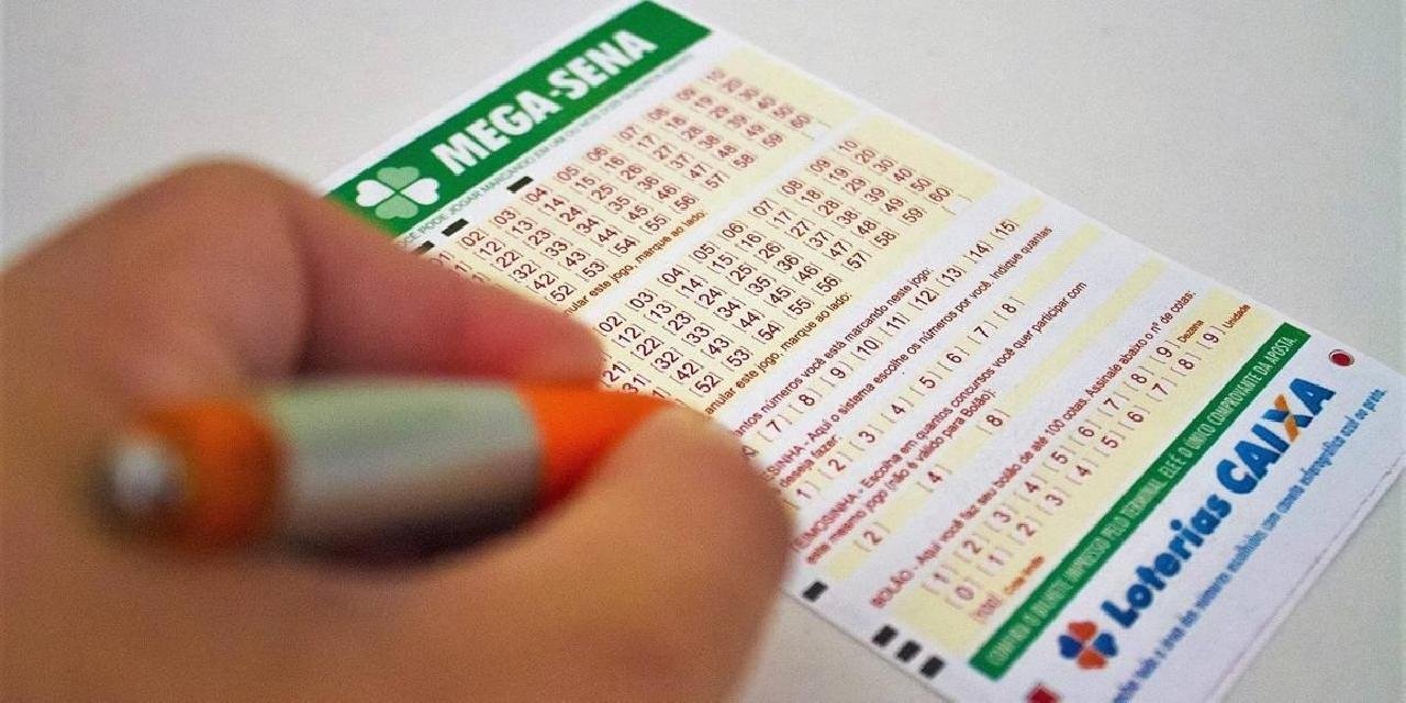 MEGA-SENA ACUMULA E DEVERÁ PAGAR R$ 12 MILHÕES NO PRÓXIMO SORTEIO