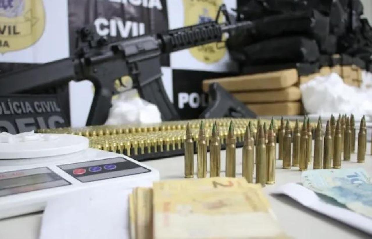 BAHIA: POLÍCIA CIVIL DESARTICULA LABORATÓRIO E APREENDE 300 KG DE DROGAS BAHIA: POLÍCIA CIVIL DESARTICULA LABORATÓRIO E APREENDE 300 KG DE DROGAS