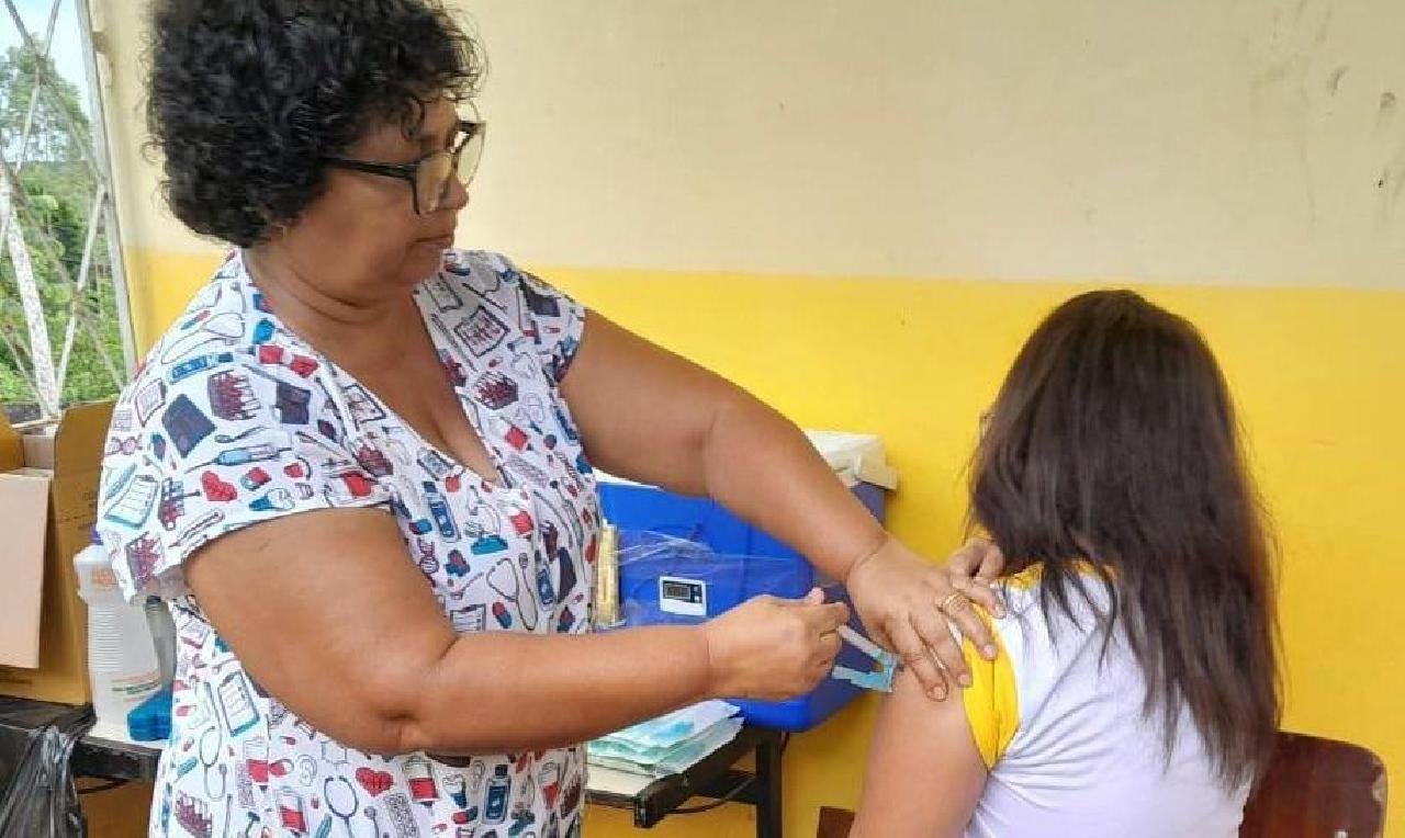 CAMPANHA DE ATUALIZAÇÃO DA CADERNETA DE VACINAÇÃO PARA CRIANÇAS E ADOLESCENTES É INICIADA EM ILHÉUS CAMPANHA DE ATUALIZAÇÃO DA CADERNETA DE VACINAÇÃO PARA CRIANÇAS E ADOLESCENTES É INICIADA EM ILHÉUS