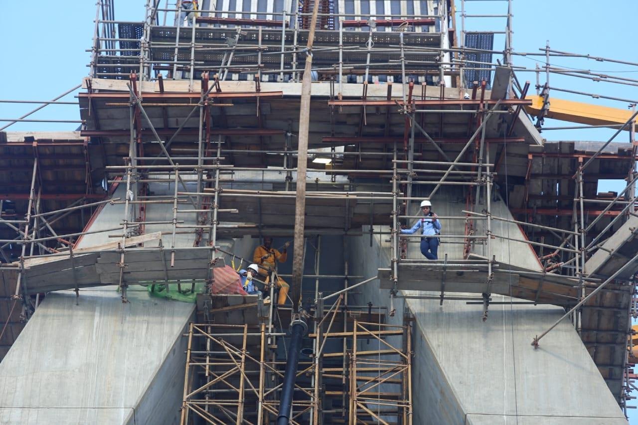 ILHÉUS: PRIMEIRO CABO ESTAIADO É COLOCADO NA NOVA PONTE ILHÉUS: PRIMEIRO CABO ESTAIADO É COLOCADO NA NOVA PONTE