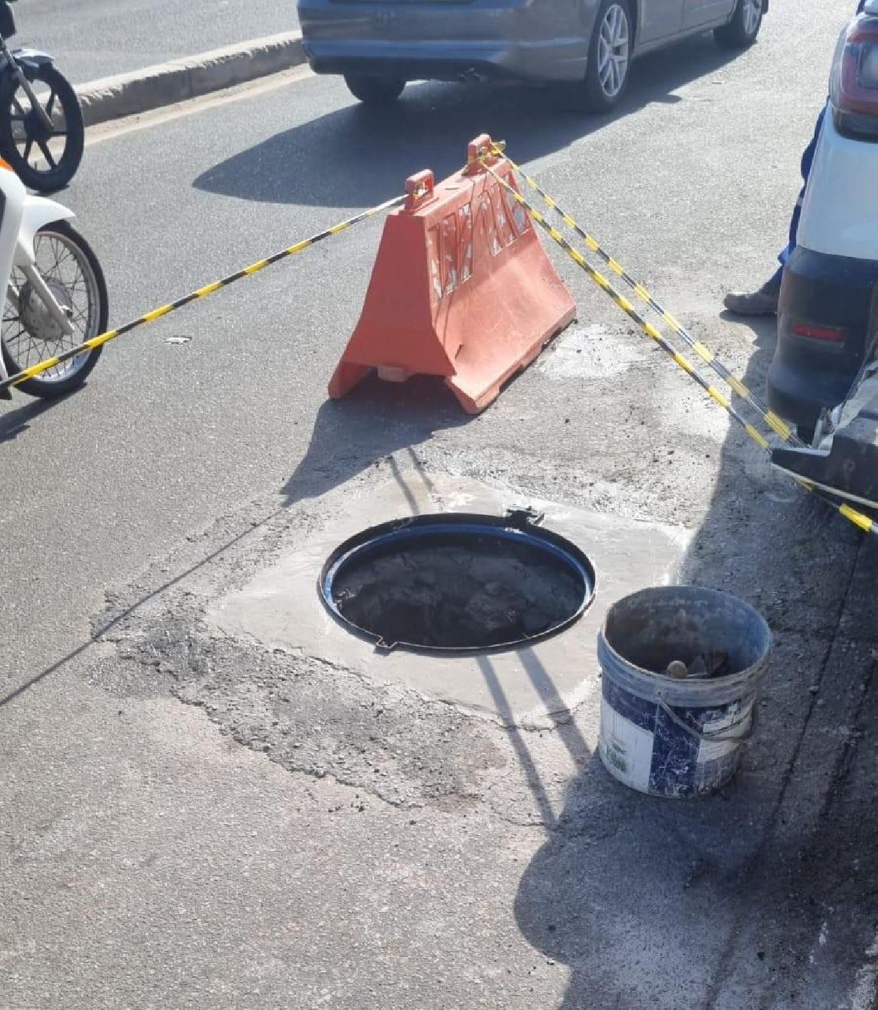 APÓS CRÍTICAS DE OUVINTES DO PROGRAMA O TABULEIRO, EMBASA AFIRMA QUE SINALIZAÇÃO DE OBRA EM FRENTE AO HOTEL OPABA FOI RETIRADA POR TERCEIROS