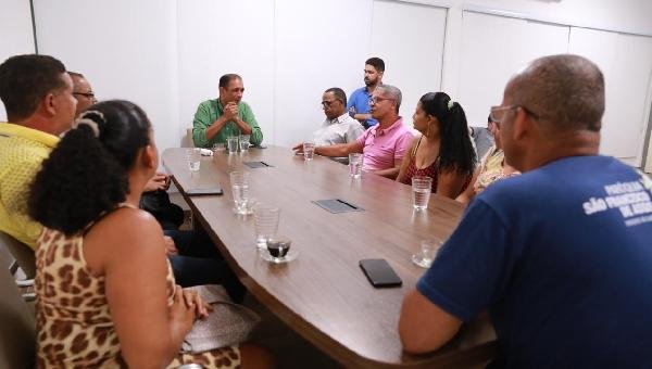 CALÇADA LIVRE: PREFEITO DIALOGA E APRESENTA SOLUÇÃO AOS COMERCIANTES DO IGUAPE