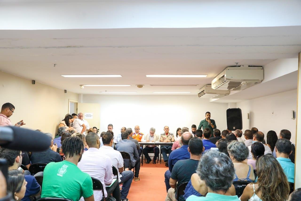 ENCONTRO ENTRE REPRESENTANTES DISCUTEM MEDIDAS PARA COMBATER AS MANCHAS DE ÓLEO ENCONTRO ENTRE REPRESENTANTES DISCUTEM MEDIDAS PARA COMBATER AS MANCHAS DE ÓLEO