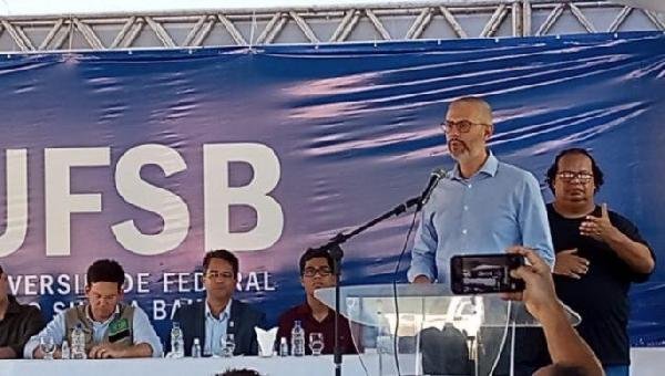 INAUGURAÇÃO DO CAMPUS DA UFSB REÚNE BOLSONARISTAS E LULISTAS EM CLIMA DE TRÉGUA