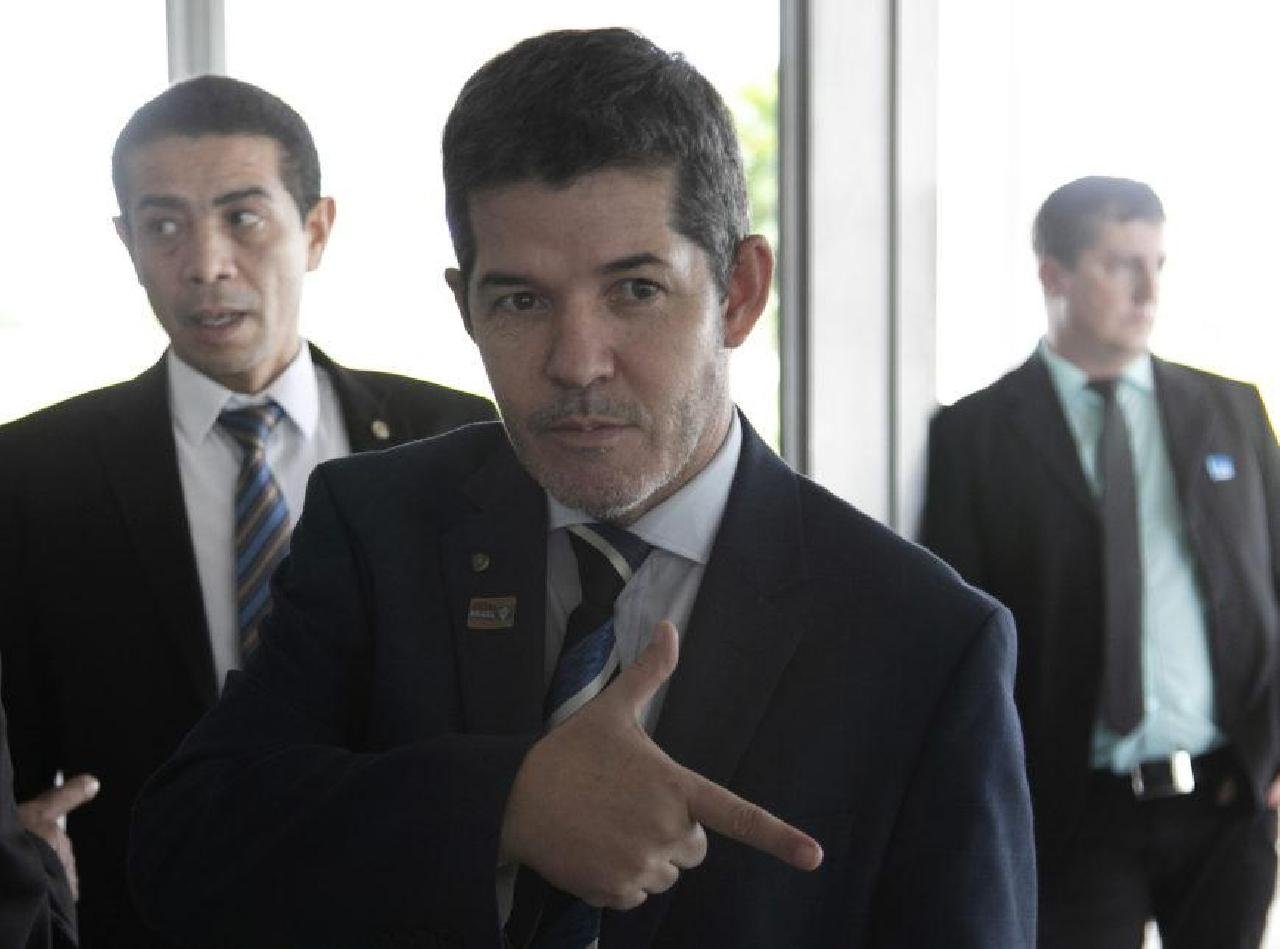 DEPUTADO QUE CHAMOU A BAHIA DE LIXO SE DIZ VÍTIMA DE FAKE NEWS DEPUTADO QUE CHAMOU A BAHIA DE LIXO SE DIZ VÍTIMA DE FAKE NEWS