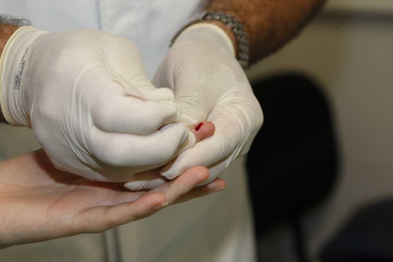 ILHÉUS: SAÚDE REALIZA BLITZ DE TESTAGEM RÁPIDA CONTRA HIV/AIDS NESSA QUARTA FEIRA (15) ILHÉUS: SAÚDE REALIZA BLITZ DE TESTAGEM RÁPIDA CONTRA HIV/AIDS NESSA QUARTA FEIRA (15)