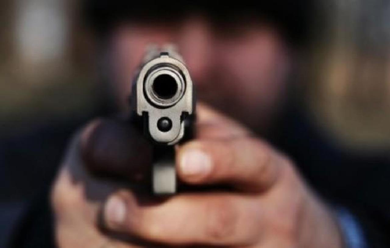 HOMEM INVADE TERREIRO DE CANDOMBLÉ EM PORTO SEGURO E ATIRA EM DUAS PESSOAS HOMEM INVADE TERREIRO DE CANDOMBLÉ EM PORTO SEGURO E ATIRA EM DUAS PESSOAS
