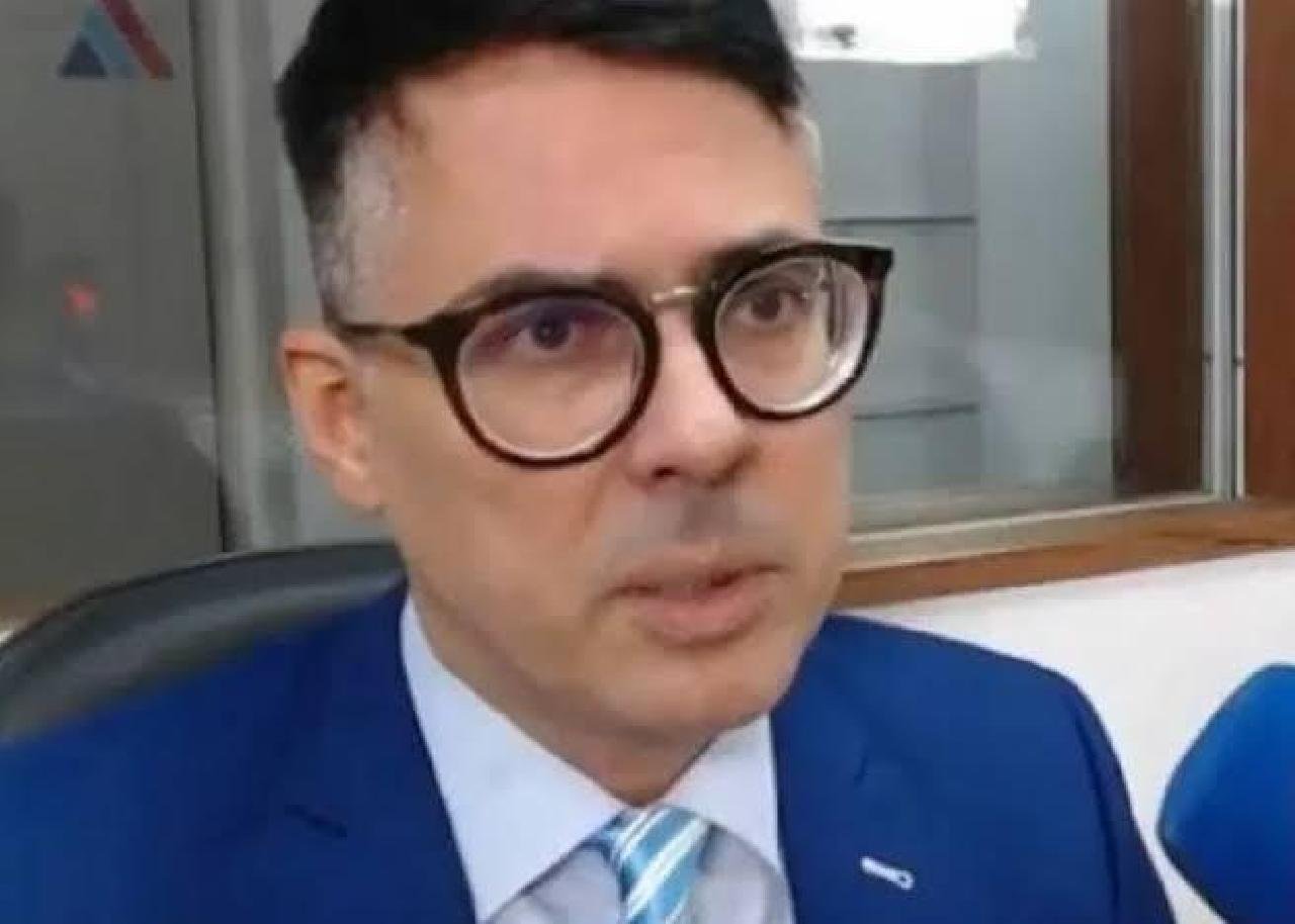 JUIZ BAIANO EXPLICA VETO NA CONTRATAÇÃO DE ESTAGIÁRIOS HETEROSSEXUAIS JUIZ BAIANO EXPLICA VETO NA CONTRATAÇÃO DE ESTAGIÁRIOS HETEROSSEXUAIS