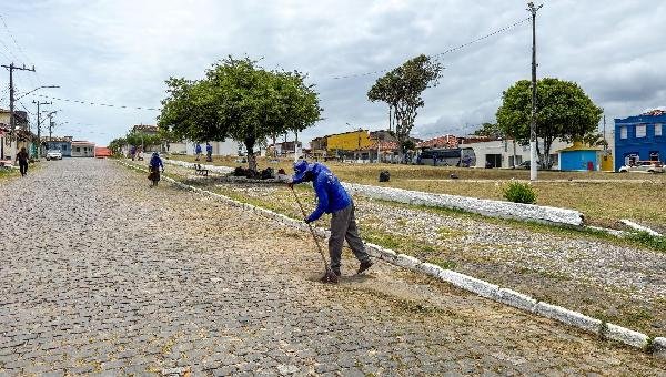 SERVIÇOS DE LIMPEZA ATUAM DURANTE E APÓS A PUXADA DO MASTRO EM OLIVENÇA