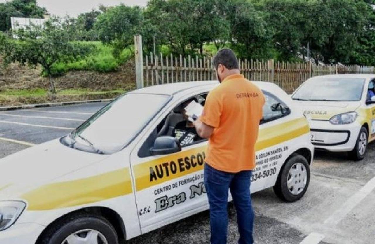 DETRAN-BA ALINHA COM AUTOESCOLAS RETOMADA DAS ATIVIDADES PRESENCIAIS DETRAN-BA ALINHA COM AUTOESCOLAS RETOMADA DAS ATIVIDADES PRESENCIAIS