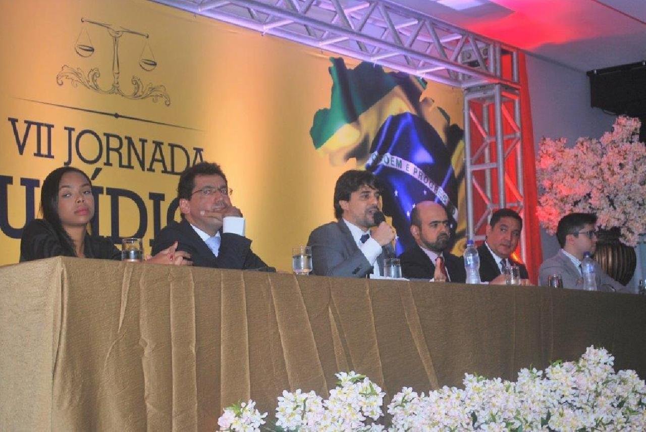 JORNADA DEBATE VINCULAÇÃO DAS CARREIRAS JURÍDICAS AOS DIREITOS HUMANOS